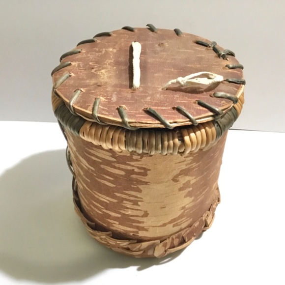 Vintage handmade Birch Bark Basket container with lid - Picture 4 of 8